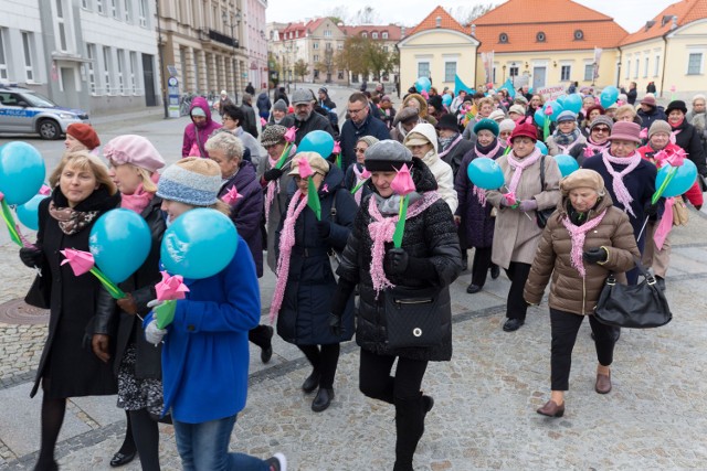 Dziesiąty już Marsz Nadziei pod hasłem „Rak to nie wyrok” w niedzielę przeszedł ulicami miasta. Co roku rak piersi diagnozowany jest u około 450 Podlasianek, w całej Polsce u ponad 17 tys. kobiet. Im wcześniej wykryty, tym większa szansa na zdrowie.