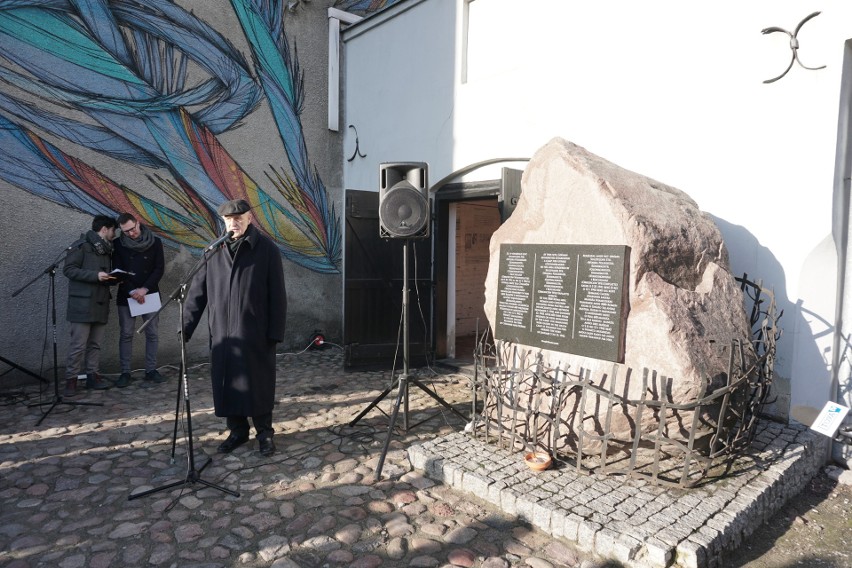 Na przełomie 1941 i 1942 roku mieszkało w getcie na terenie...