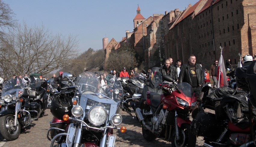 Na Błoniach Nadwiślańskich w Grudziądzu stawiło się około...