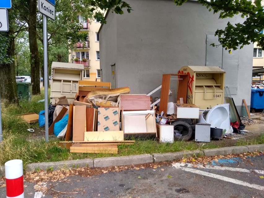 Nielegalne wysypisko śmieci przy ul. Anieli Krzywoń w...