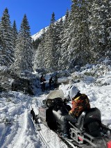 Tatry. Dojście do schroniska nad Morskim Okiem wyznaczone po lawinisku. Nie zatrzymujcie się tam!