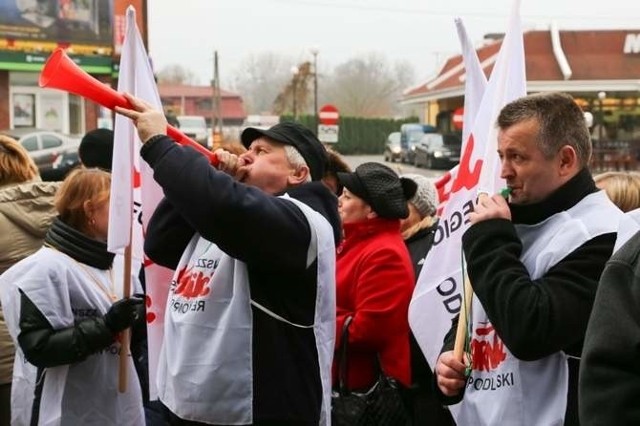 Kolejarze w listopadzie protestowali przed Urzędem Marszałkowskim.