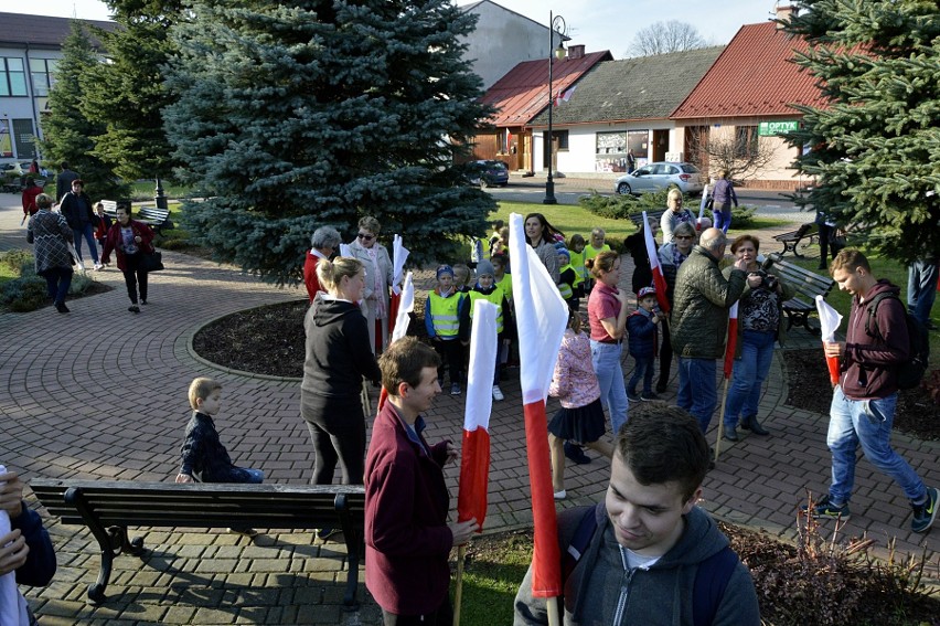 W Bobowej stanie jedna z ławeczek niepodległości finansowanych przez MON [ZDJĘCIA]