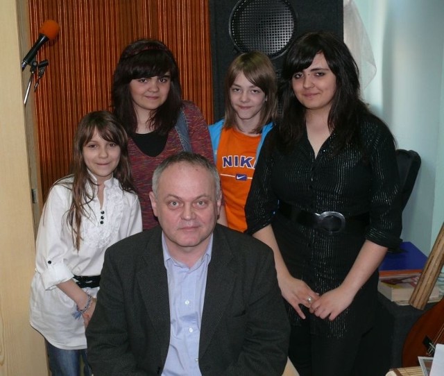 Laureaci festiwalu w Łodzi. Na zdjęciu, od lewej: Paulina Kaczor, Anna Zalewska, Filip Pikus, Natalia Zalewska z Ryszardem Górą.