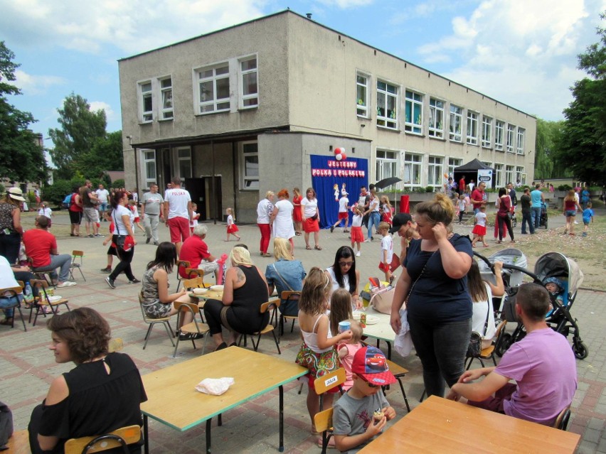 "Jesteśmy Polką i Polakiem". Biało-czerwony rodzinny festyn w przedszkolu nr 3 w Stargardzie [ZDJĘCIA]