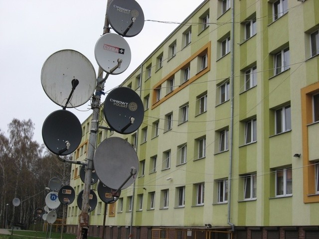 Budynek socjalny przy ulicy Modrzejewskiej na Warszowie to jedno z tych miejsc, gdzie trafiają najubożsi mieszkańcy Świnoujścia: bez pracy, często uzależnieni od alkoholu.