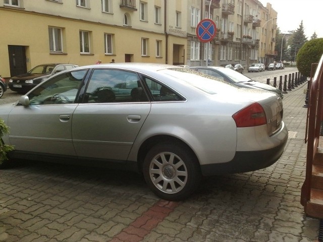 Ul. Kraszewskiego w Rzeszowie. Czy tak parkują uprzejmi kierowcy?