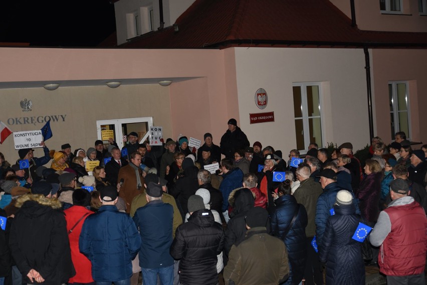 Protest przed ostrołęckim sądem, 19.12.2019