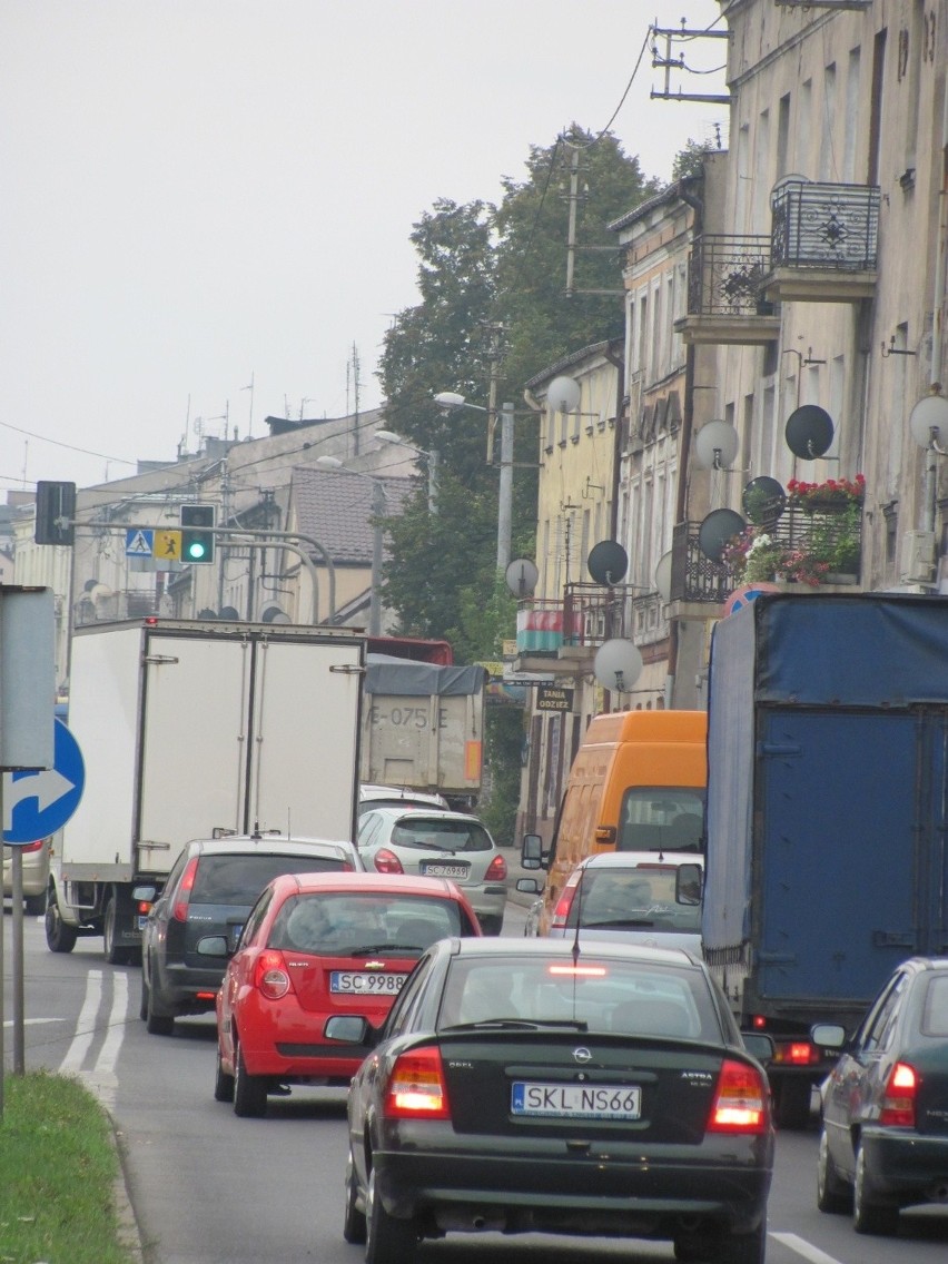 Ogromne korki w Częstochowie. Zobacz, co się stało po zamknięciu wjazdu na DK1 [ZDJĘCIA]