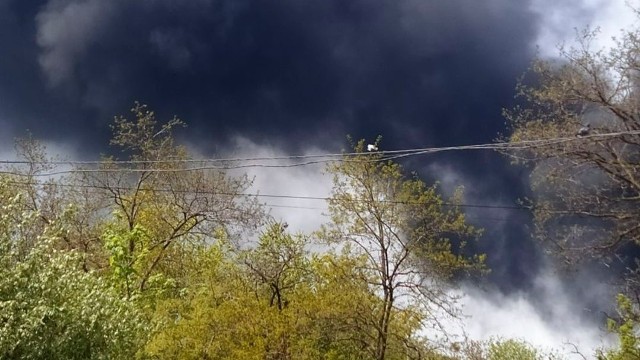 Kłęby czarnego dymu nad Odessą.