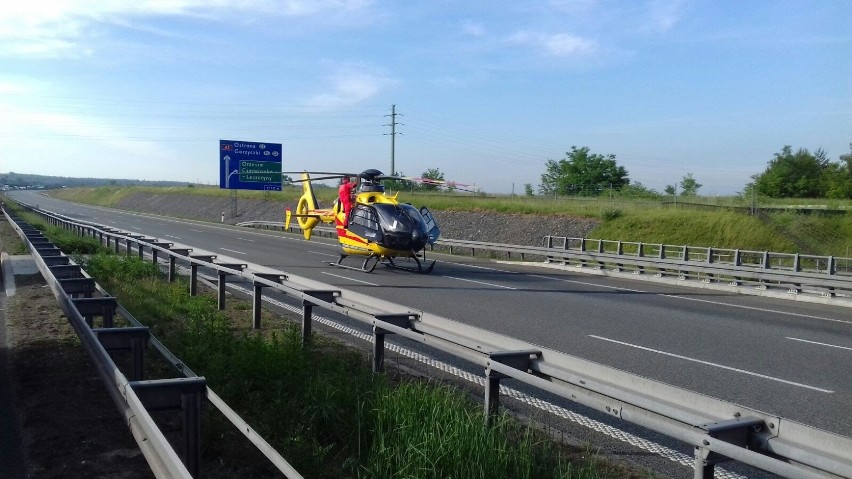 Wypadek na A1: Wystrzał opony przyczyną wypadku dostawczaka...