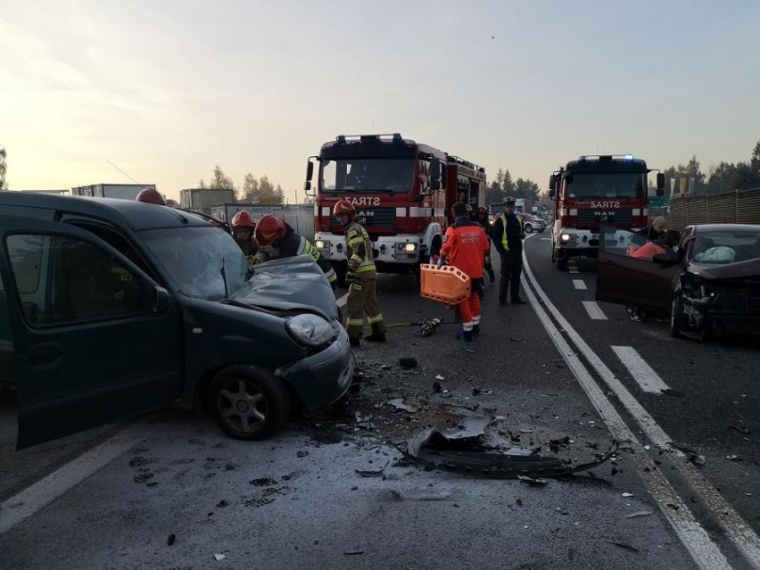 Poważny wypadek w Wieliczce. Dwie osoby zostały ranne [ZDJĘCIA]
