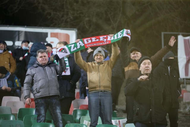 25.02.2022. Kibice na meczu Fortuna 1. Ligi Zagłębie Sosnowiec - GKS Katowice.  Zobacz kolejne zdjęcia. Przesuwaj zdjęcia w prawo - naciśnij strzałkę lub przycisk NASTĘPNE