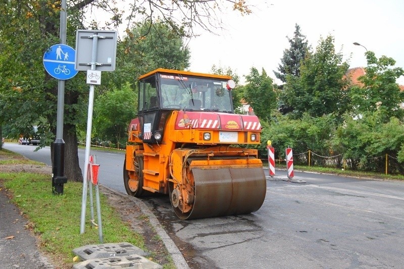 Trwa przebudowa ul. Dąbrowskiego na odcinku od ul....