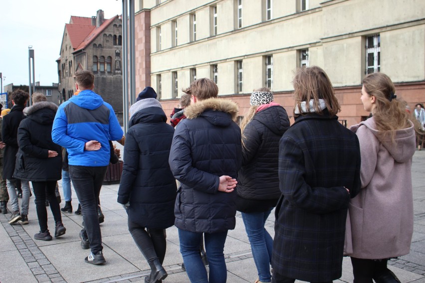 Maturzyści z Rudy Śląskiej po raz 6, zatańczyli poloneza na...