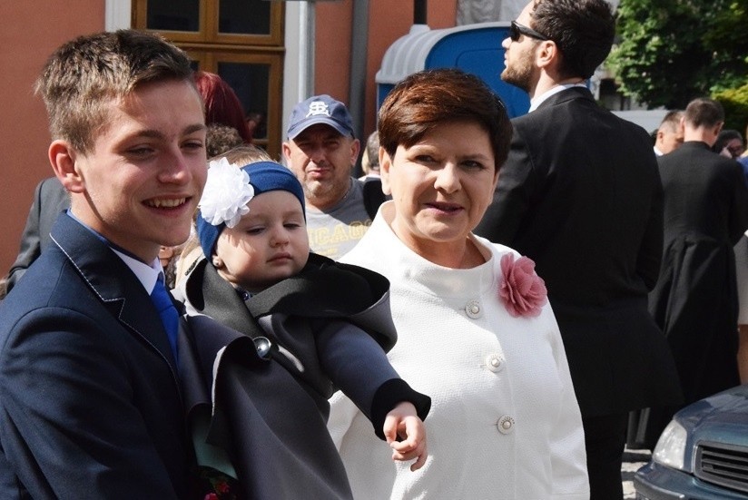 Premier Beata Szydło z mężem przyjechała na święcenia...