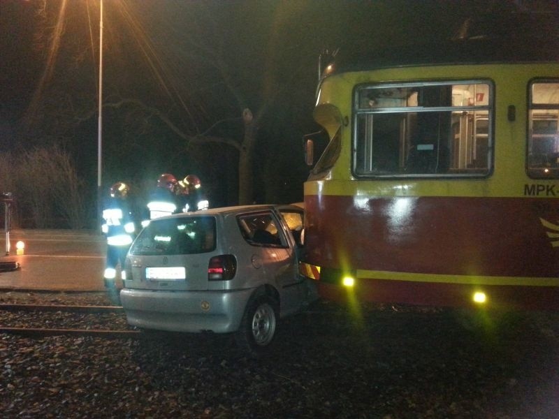 Zderzenie tramwaju z samochodem na Zgierskiej