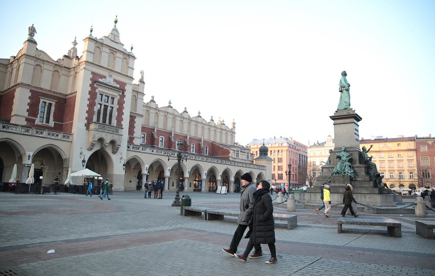 Weekendowe spacery – krakowski Rynek [ZDJĘCIA]