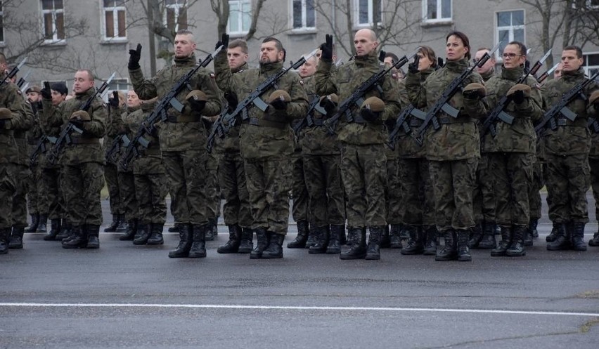 Zarobki żołnierzy zawodowych w wojsku wg stanowiska wynoszą...