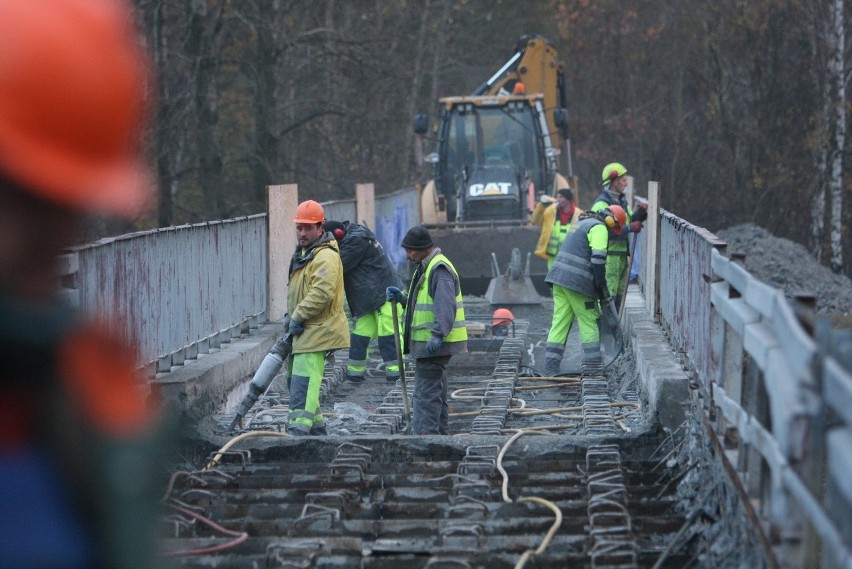 Rozbiórka kładki nad S86 w Katowicach