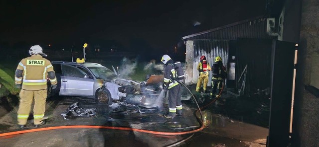 Pożar samochodu osobowego w Dzimierzu w gminie Lyski