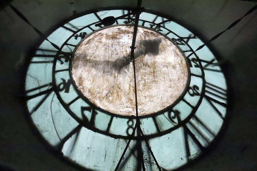 Zegar na wieży ewangelicko-augsburskiego kościoła Św....