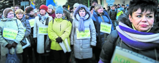 W marszu, który przeszedł wczoraj ulicami Rudy Śląskiej i dotarł pod Urząd Miasta, brały udział pracownice kopalni, żony górników, a nawet mieszkańcy miasta niezwiązani z kopalnią