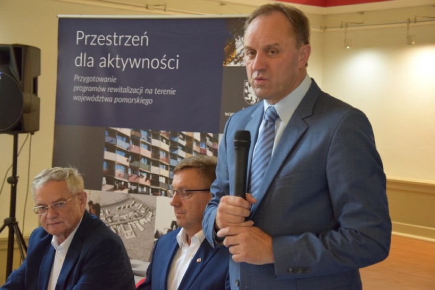 Człuchów. Podpisanie umowy na rewitalizację miasta. Marszałek Mieczysław Struk zwiedzał zamek