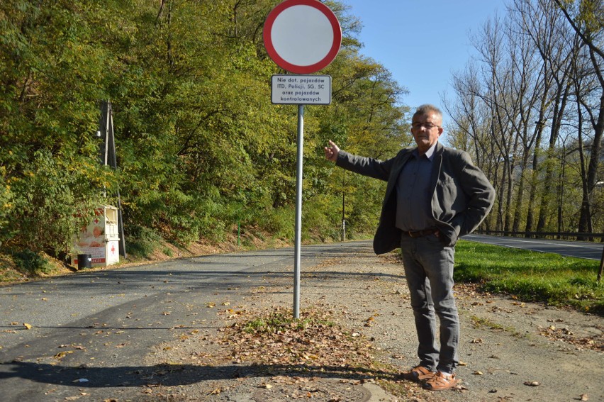 Czchów: Jest zatoka parkingowa obok Jeziora Rożnowskiego, ale nie dla kierowców [ZDJĘCIA]