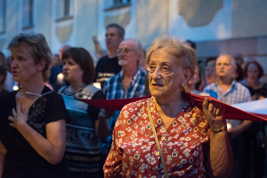 Ponad 1000 osób na proteście na placu Daszyńskiego w Opolu...