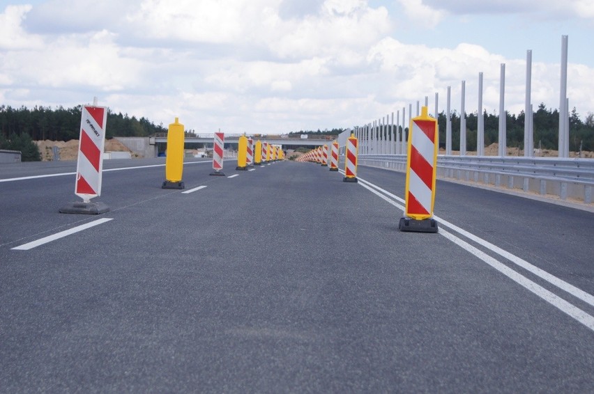 Budowa autostrady A1 w Łódzkiem. Pierwszy odcinek betonowej...