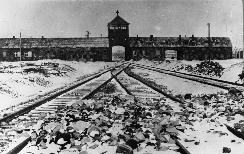 Brama wjazdowa do Auschwitz.