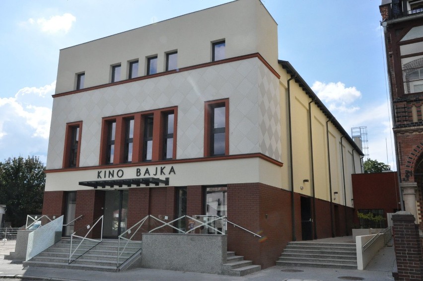Kino Bajka w Kluczborku przed otwarciem.