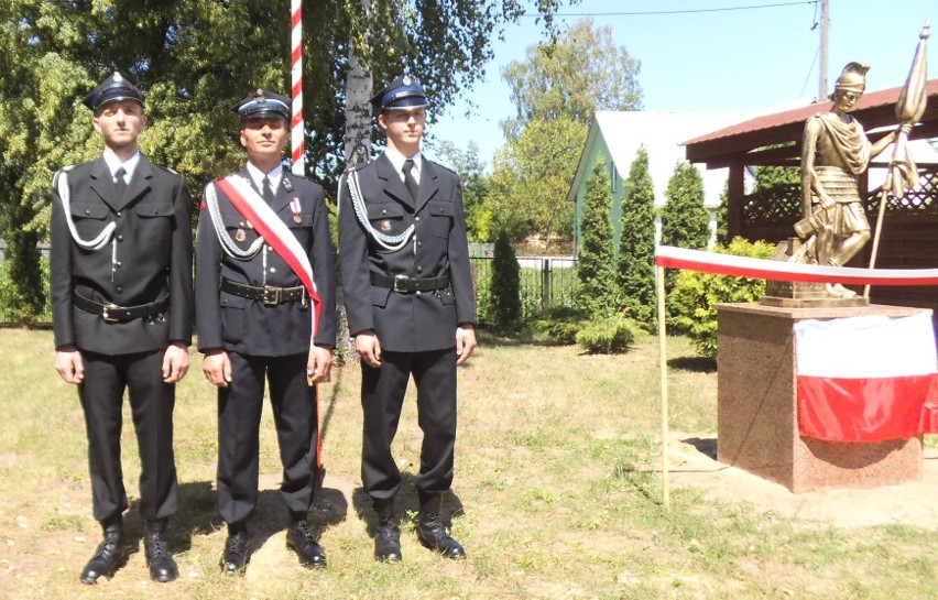 90 lat straży pożarnej i pomnik świętego w Młynach 