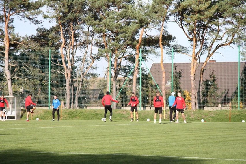 Fortuna 1 Liga. Korona Kielce trenuje prawie w komplecie. Maciej Bartoszek: Widać było brak czucia piłki (ZDJĘCIA)