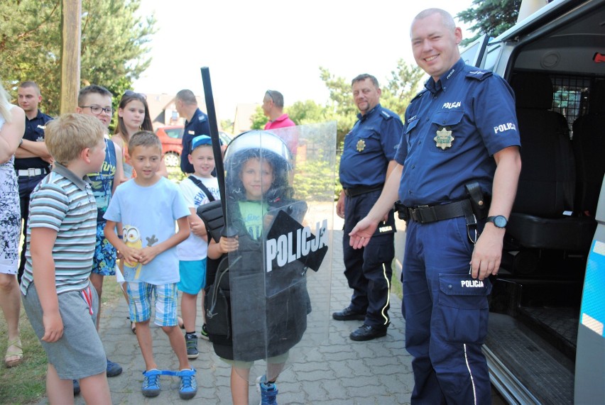 Policjanci pokazali  się na festynie...