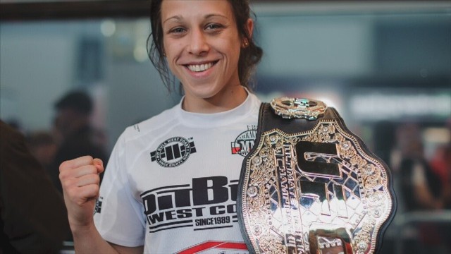 Joanna Jędrzejczak po raz drugi obroniła pas mistrzyni UFC wagi słomkowej. Na gali w Melbourne Polka jednogłośnie na punkty pokonała Kanadyjkę Valerie Letourneau. Mimo licznych obrażeń twarzy przeciwniczka potrafiła dotrwać do ostatniego gongu.