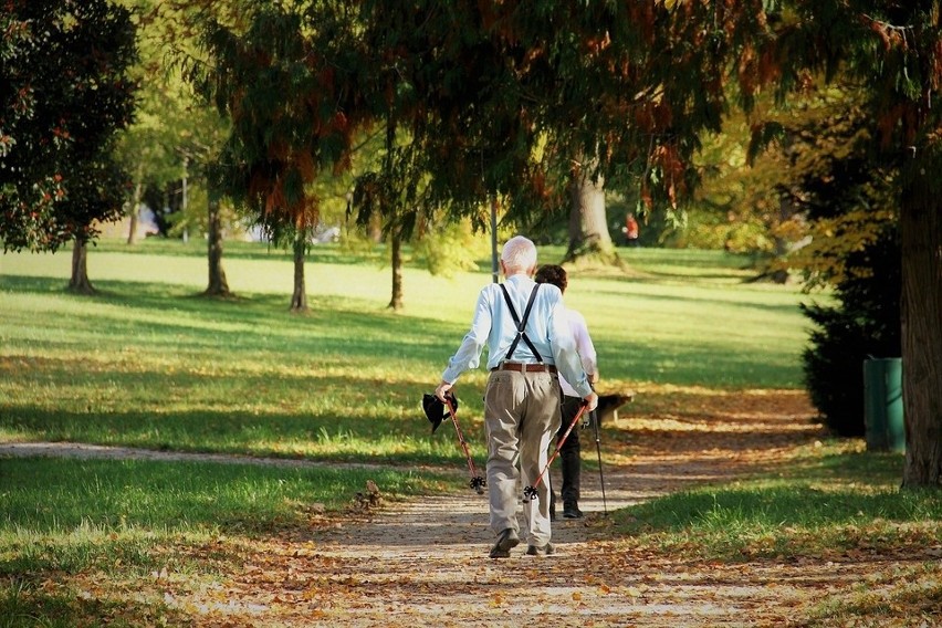 Przez wiele lat średnia długość życia Polaków i mieszkańców...