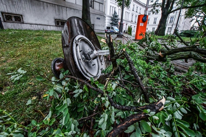 W ub. roku odszkodowania związane z żywiołami oraz szkodami...