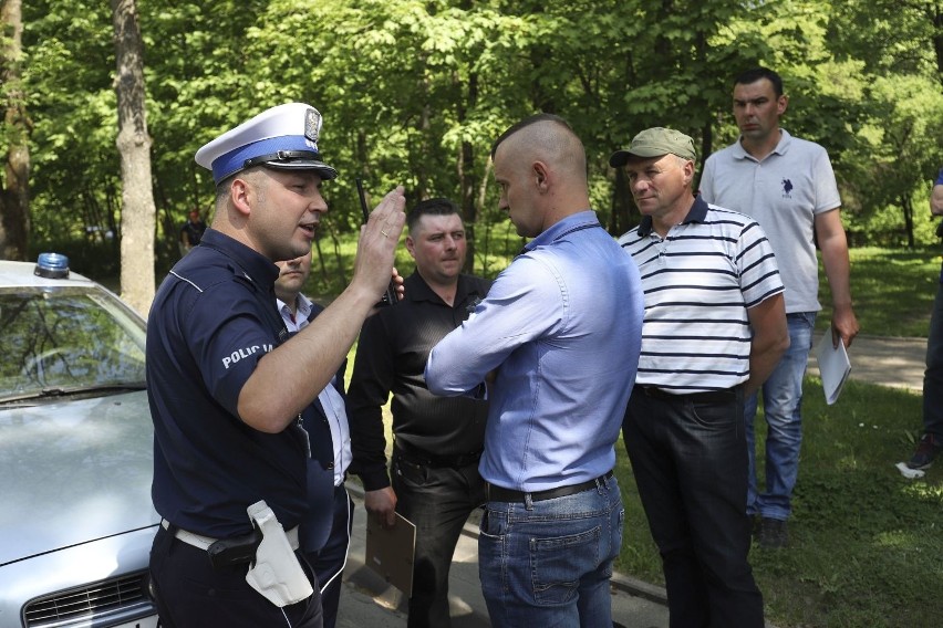 Białystok. Protest podlaskich rolników. Nowe znaki uniemożliwiły dojazd (zdjęcia,wideo)