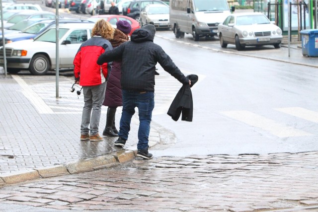 Przez gołoledź może być ślisko na drogach i chodnikach.