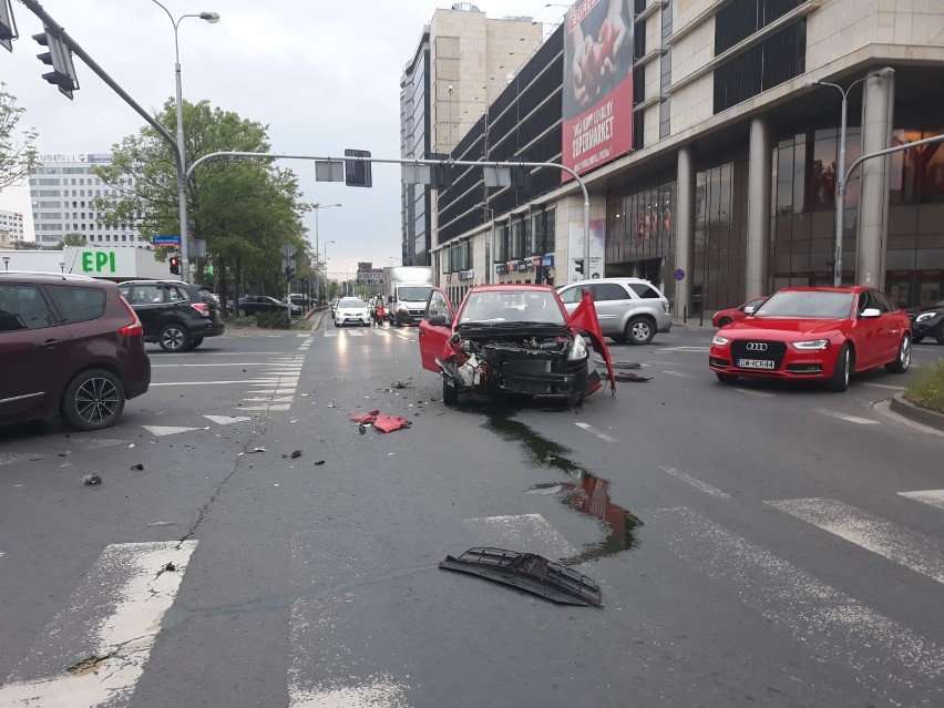 Wypadek dwóch samochodów na Swobodnej. Kobieta wjechała na czerwonym