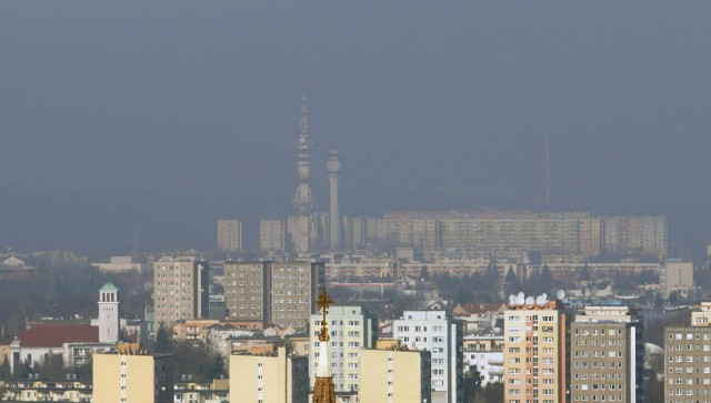 Smog w Poznaniu. Wydział Ochrony Środowiska Urzędu Miasta Poznania informuje, że poziom stężenia szkodliwych pyłów PM10 i PM2.5 w powietrzu w Poznaniu jest w granicach dopuszczalnej normy. O godz. 8 wynosił 14 μg/m3.