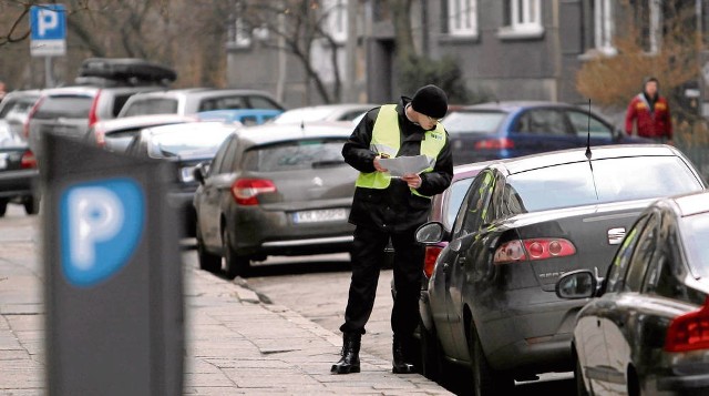 Krakowscy kierowcy nie chcą płacić więcej za postój w strefie płatnego parkowania. Ich zdaniem 3 zł to maksymalna stawka