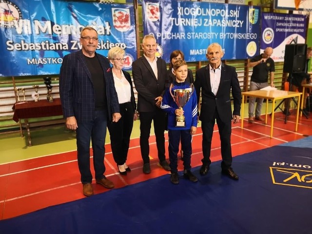 W niedzielę (12.09.2021) w hali sportowej Ośrodka Sportu i Rekreacji w Miastku odbył się odbył się VII Zapaśniczy Memoriał pamięci Sebastiana Zwolskiego.