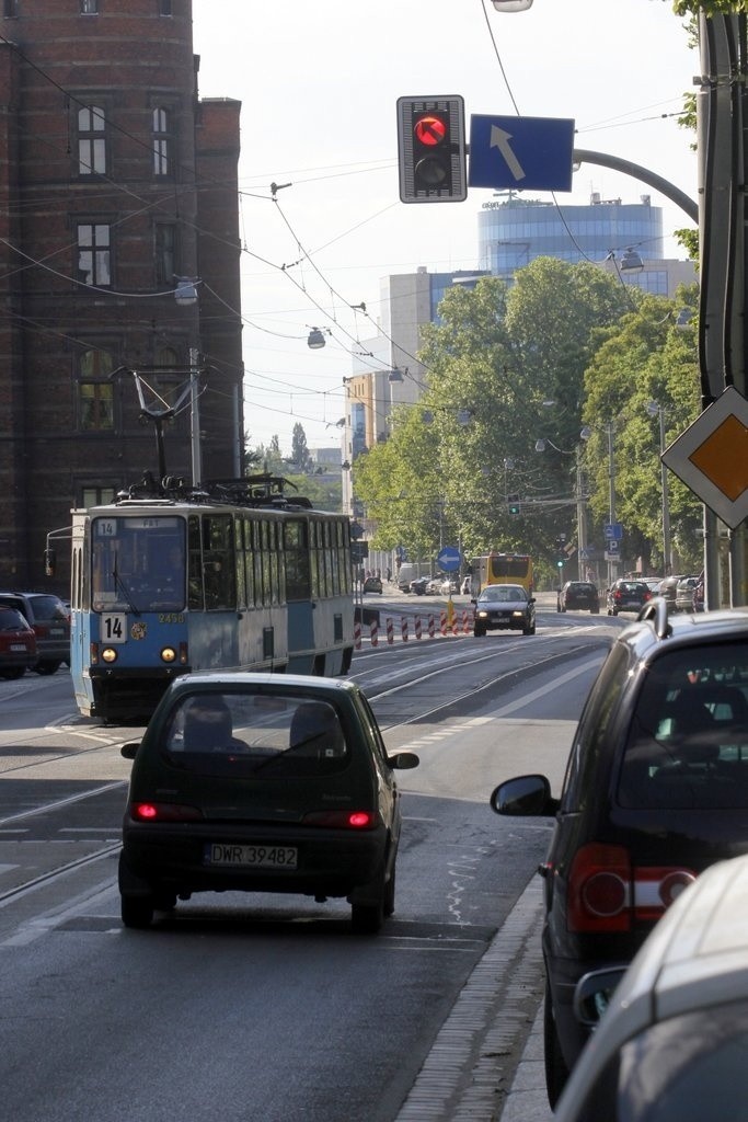 Wrocław: Niespodzianka na Podwalu. Czerwone światło, ale można jechać (ZDJĘCIA, FILM)