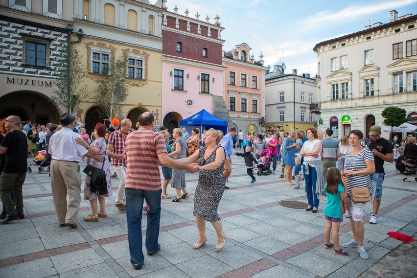 Letnia potańcówka na tarnowskim rynku