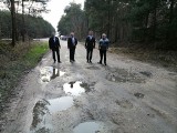 Droga powiatowa w Czarncy będzie remontowana? Jest w kiepskim stanie. Zobaczcie zdjęcia