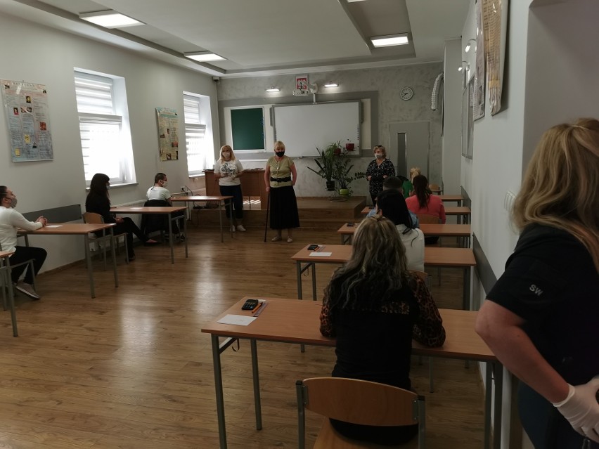 Egzaminy zawodowe 2020 w jedynej w kraju przywięziennej szkole dla kobiet w Grudziądzu. Zobacz zdjęcia