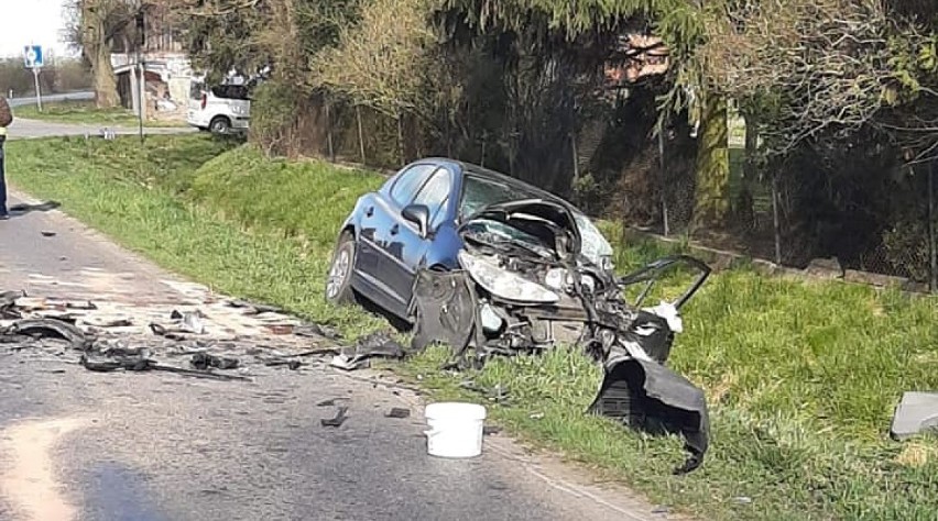 Wypadek Trutnowy. Zderzenie osobówki z autem dostawczym